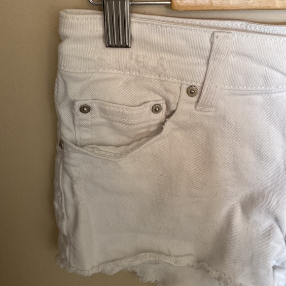 ❤️White Jean Shorts - Picture 2 of 8